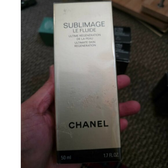 Chanel Sublimage Le Fluide Ultimate Regeneration 1.7oz / 50ml - Picture 2 of 3